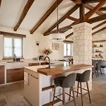 Olive View Вилла Тар